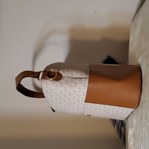 Michael Kors Handbag - Picture 2 of 16